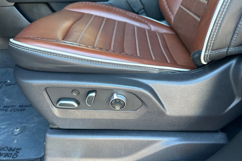 GMC Sierra 2500HD Vehicle Full-screen Gallery Image 12