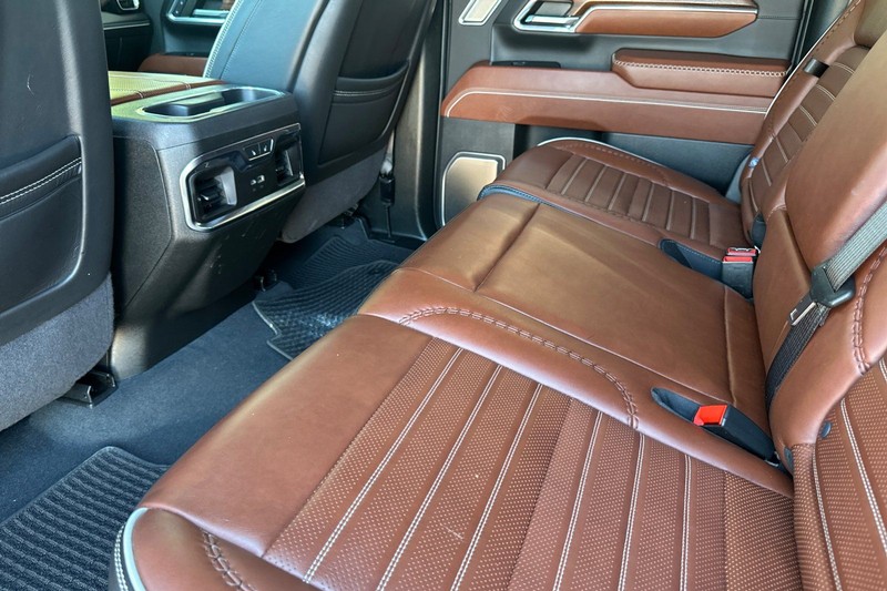 GMC Sierra 2500HD Vehicle Full-screen Gallery Image 13