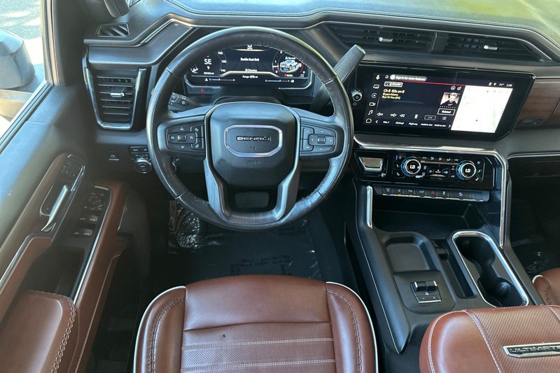 GMC Sierra 2500HD Vehicle Full-screen Gallery Image 15