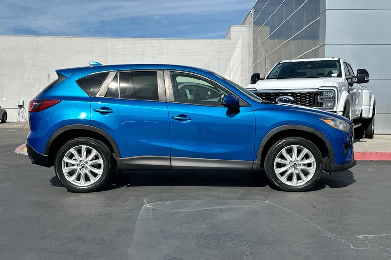 Mazda CX-5 Vehicle Full-screen Gallery Image 02