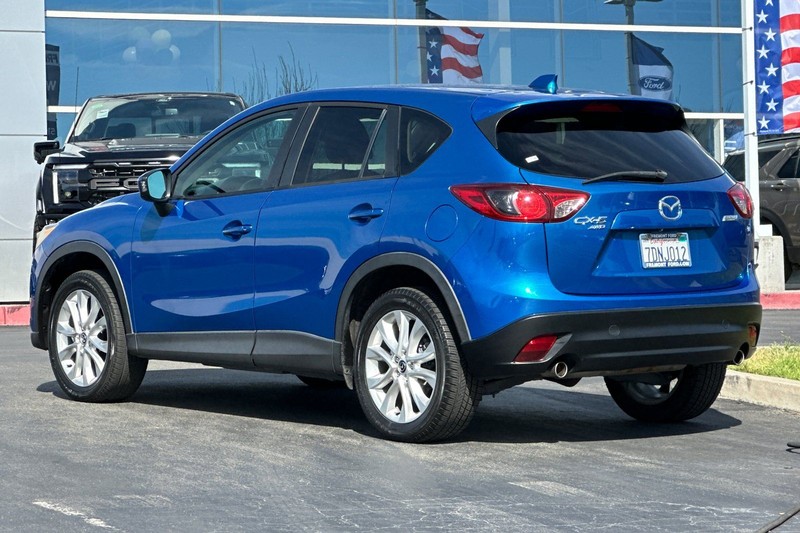 Mazda CX-5 Vehicle Full-screen Gallery Image 05