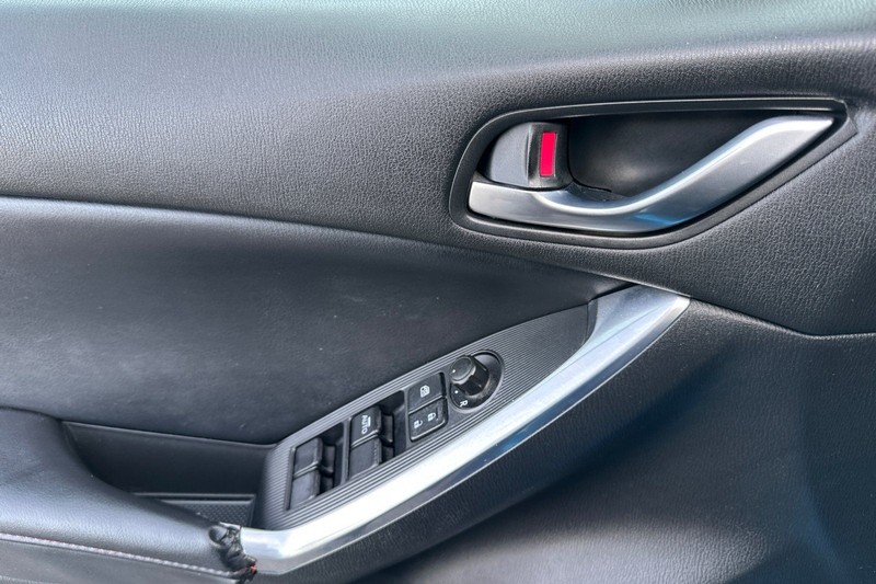 Mazda CX-5 Vehicle Full-screen Gallery Image 10