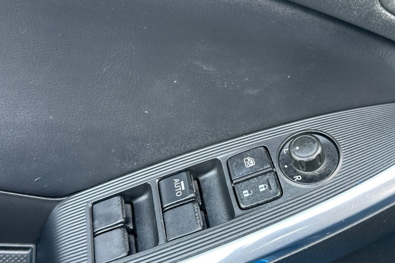 Mazda CX-5 Vehicle Full-screen Gallery Image 11