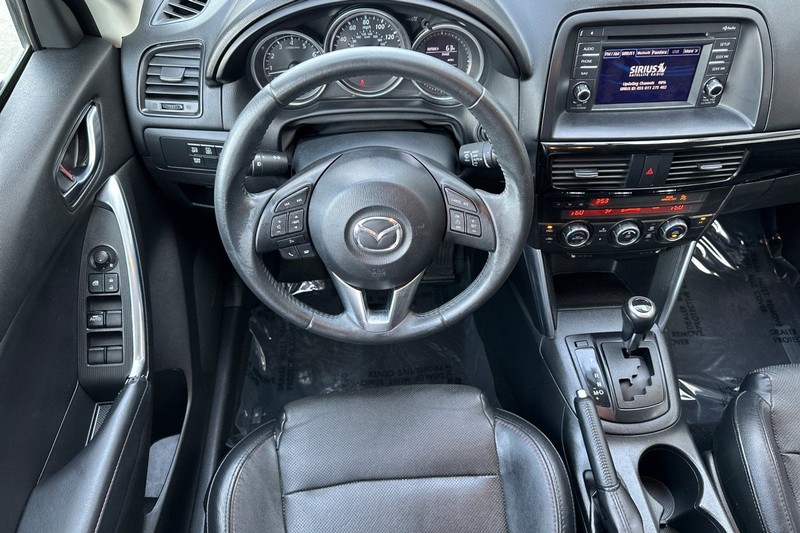 Mazda CX-5 Vehicle Full-screen Gallery Image 15