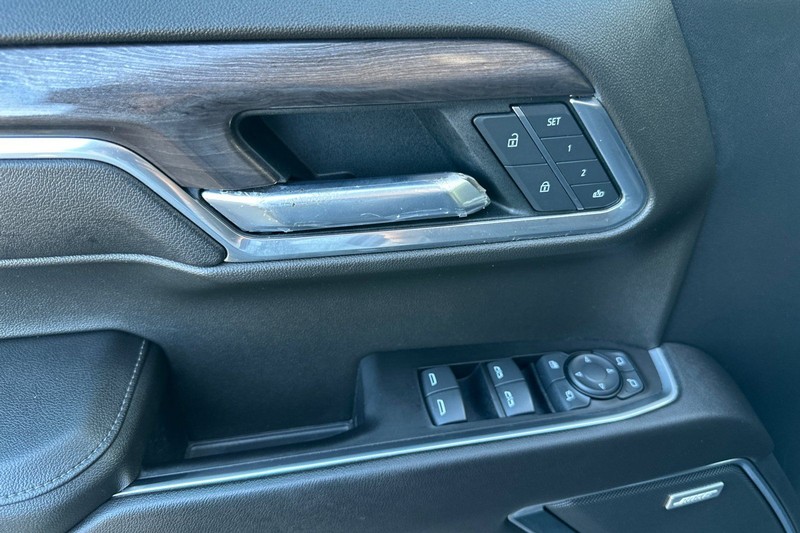 Chevrolet Silverado 1500 Vehicle Full-screen Gallery Image 07