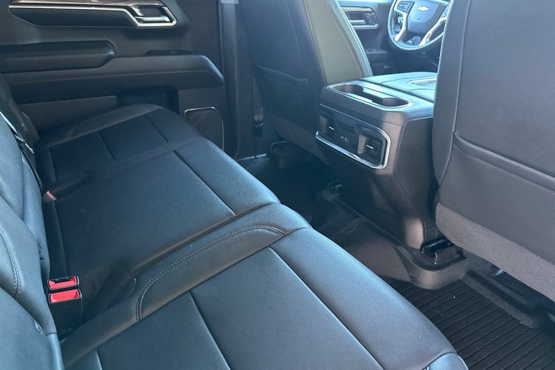 Chevrolet Silverado 1500 Vehicle Full-screen Gallery Image 13