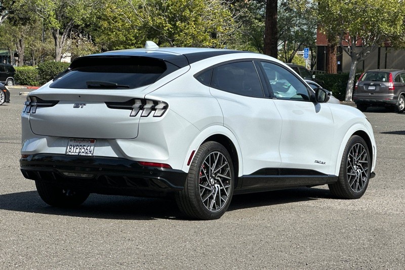 Ford Mustang Mach-E Vehicle Full-screen Gallery Image 03