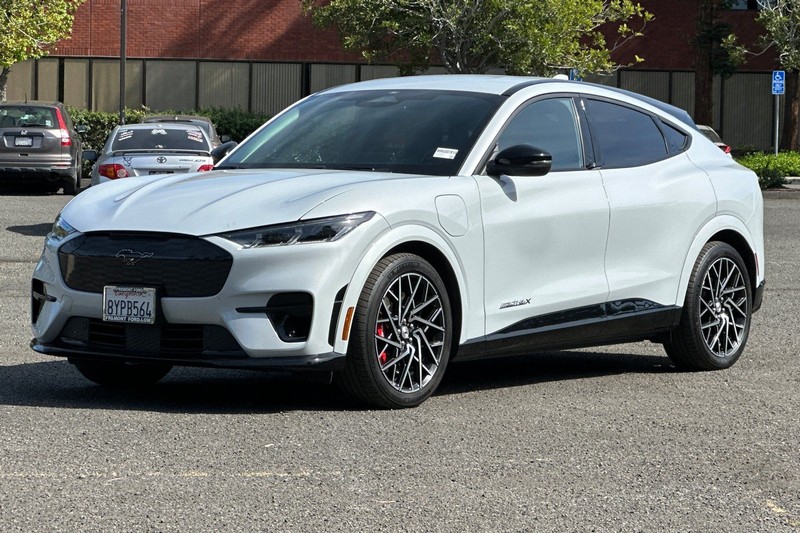 Ford Mustang Mach-E Vehicle Full-screen Gallery Image 07