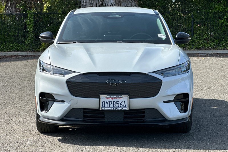 Ford Mustang Mach-E Vehicle Full-screen Gallery Image 08