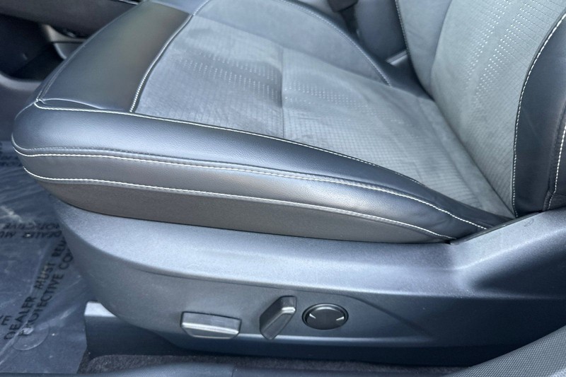 Ford Mustang Mach-E Vehicle Full-screen Gallery Image 12