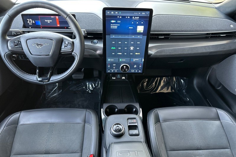 Ford Mustang Mach-E Vehicle Full-screen Gallery Image 14