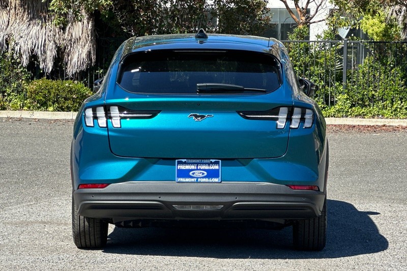 Ford Mustang Mach-E Vehicle Full-screen Gallery Image 04