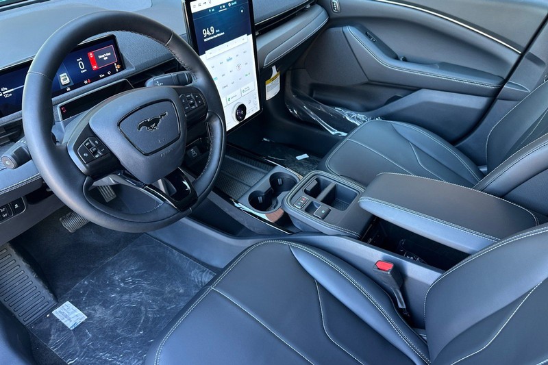 Ford Mustang Mach-E Vehicle Full-screen Gallery Image 09