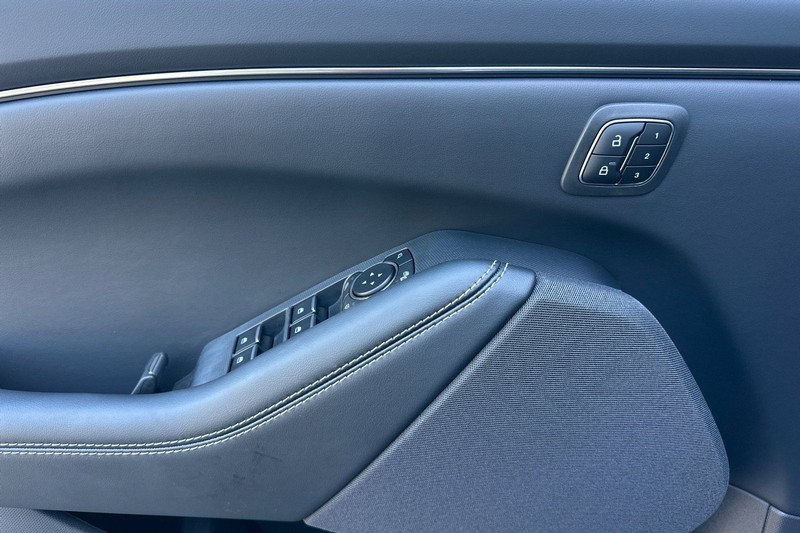 Ford Mustang Mach-E Vehicle Full-screen Gallery Image 10