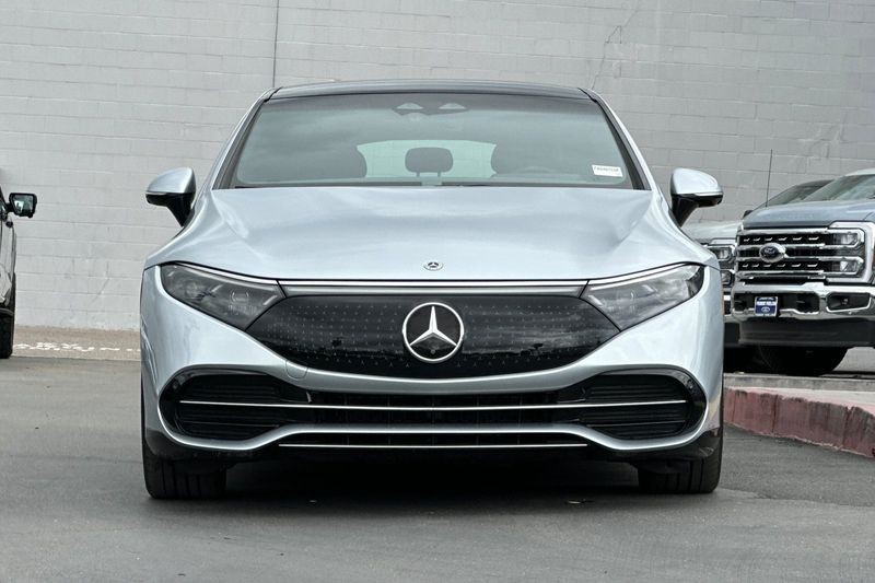 Mercedes-Benz EQS Vehicle Full-screen Gallery Image 08