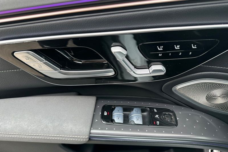 Mercedes-Benz EQS Vehicle Full-screen Gallery Image 10