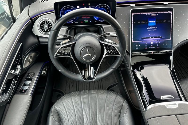 Mercedes-Benz EQS Vehicle Full-screen Gallery Image 14