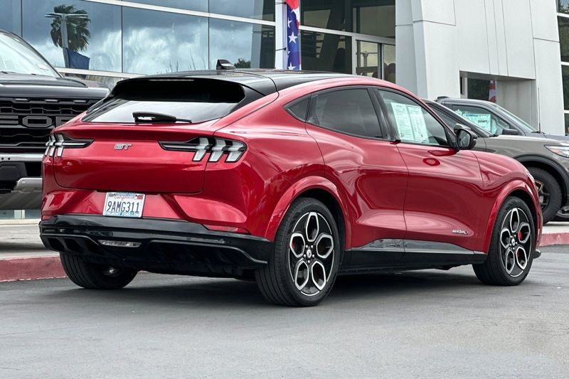 Ford Mustang Mach-E Vehicle Full-screen Gallery Image 03