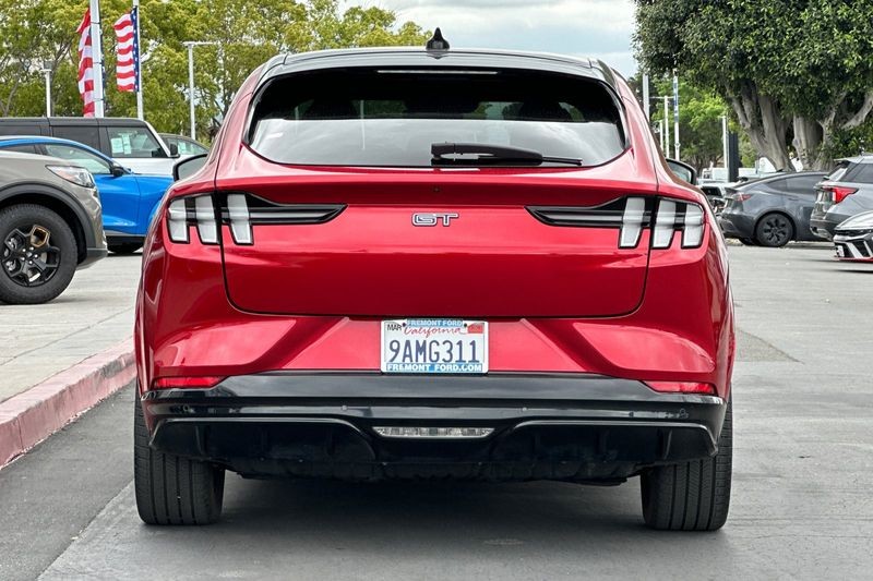 Ford Mustang Mach-E Vehicle Full-screen Gallery Image 04