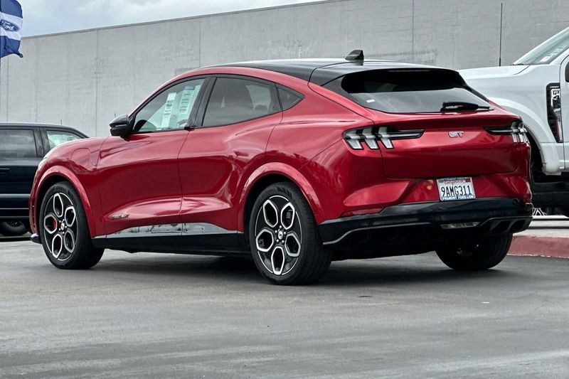 Ford Mustang Mach-E Vehicle Full-screen Gallery Image 05