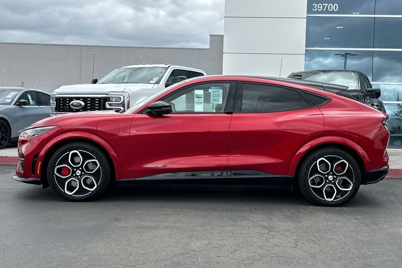 Ford Mustang Mach-E Vehicle Full-screen Gallery Image 06