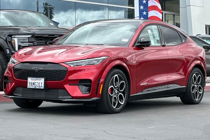 Ford Mustang Mach-E Vehicle Full-screen Gallery Image 07