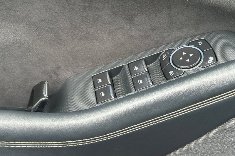 Ford Mustang Mach-E Vehicle Full-screen Gallery Image 11