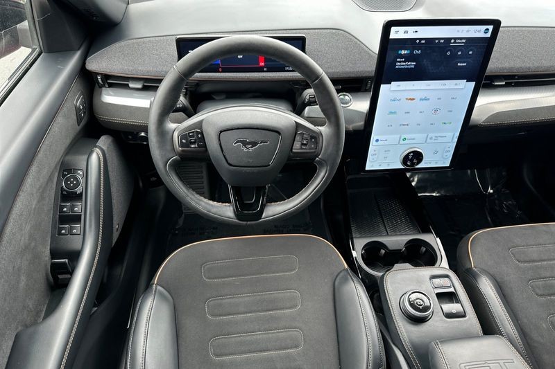 Ford Mustang Mach-E Vehicle Full-screen Gallery Image 15
