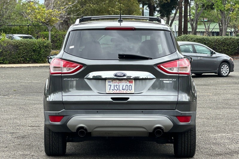 Ford Escape Vehicle Full-screen Gallery Image 04
