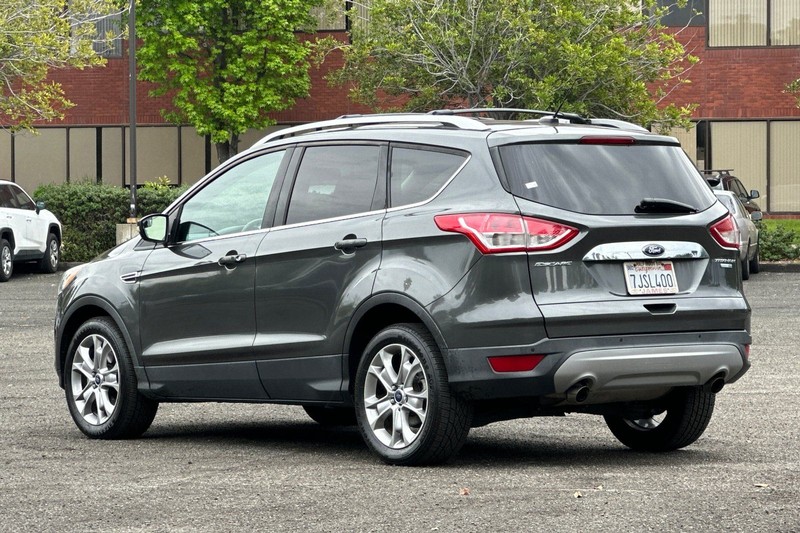 Ford Escape Vehicle Full-screen Gallery Image 05