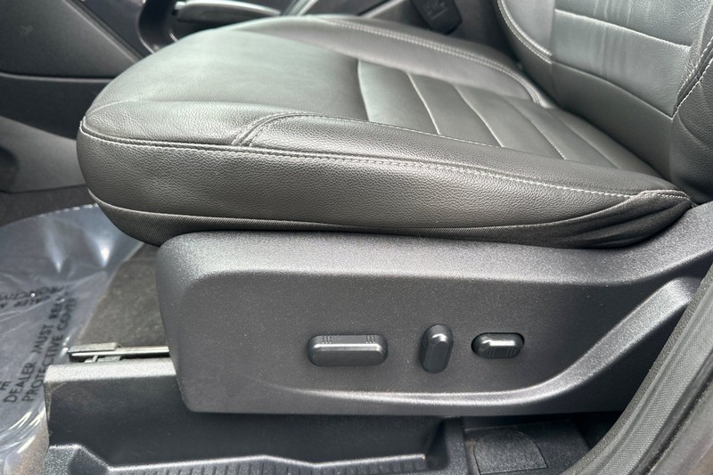 Ford Escape Vehicle Full-screen Gallery Image 12