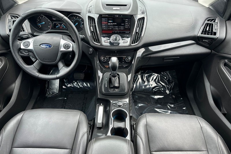 Ford Escape Vehicle Full-screen Gallery Image 14