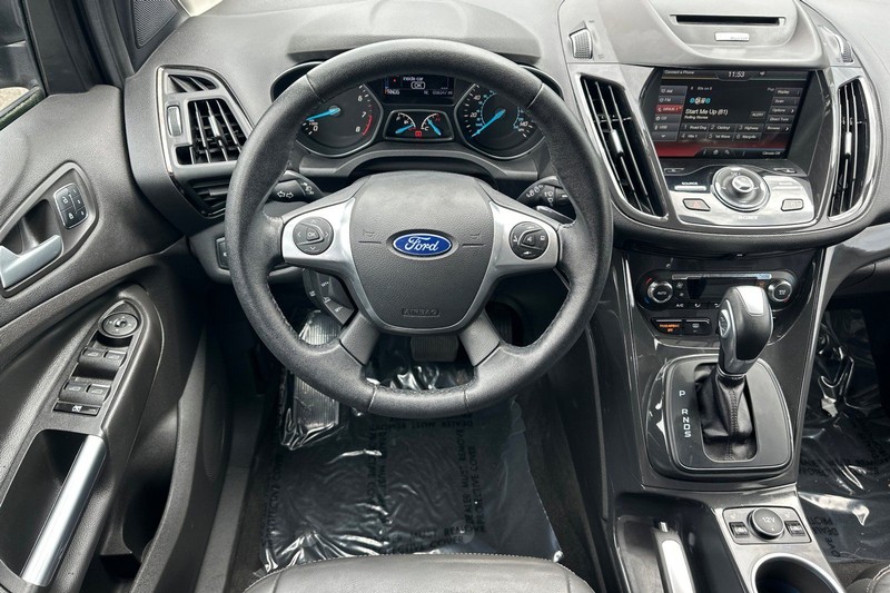 Ford Escape Vehicle Full-screen Gallery Image 15