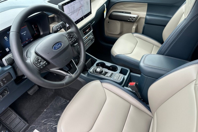 Ford Maverick Vehicle Full-screen Gallery Image 09