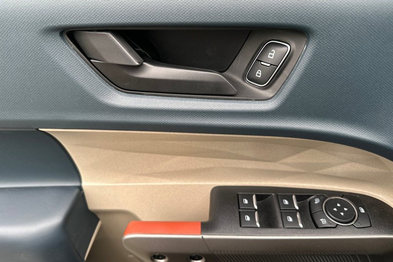 Ford Maverick Vehicle Full-screen Gallery Image 10