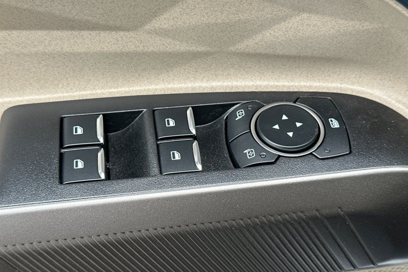 Ford Maverick Vehicle Full-screen Gallery Image 11