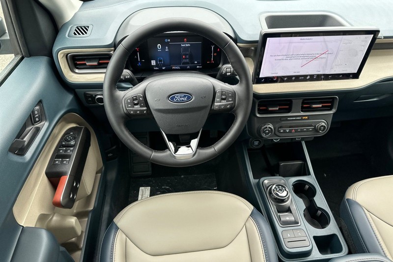 Ford Maverick Vehicle Full-screen Gallery Image 14