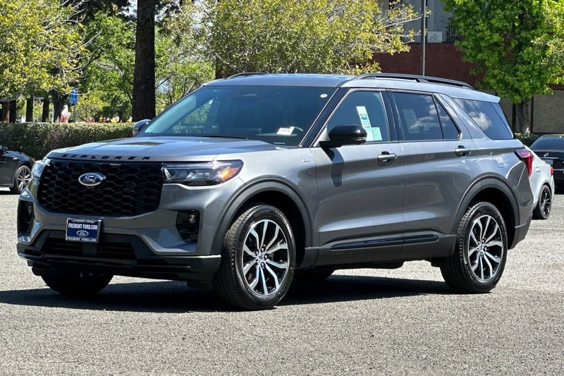 Ford Explorer Vehicle Full-screen Gallery Image 07