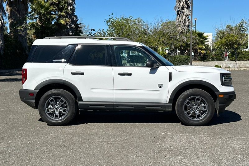 Ford Bronco Sport Vehicle Full-screen Gallery Image 02