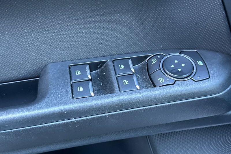 Ford Bronco Sport Vehicle Full-screen Gallery Image 06