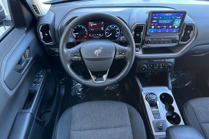 Ford Bronco Sport Vehicle Full-screen Gallery Image 10