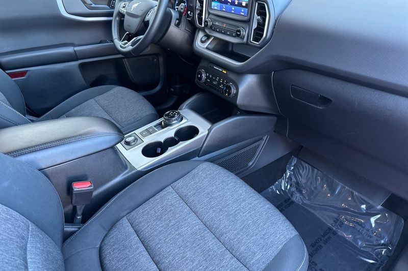 Ford Bronco Sport Vehicle Full-screen Gallery Image 13