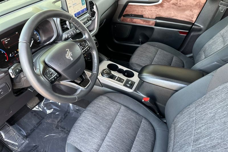 Ford Bronco Sport Vehicle Full-screen Gallery Image 10