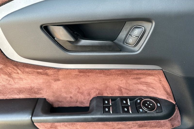 Ford Bronco Sport Vehicle Full-screen Gallery Image 11
