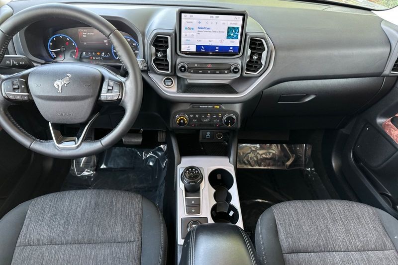 Ford Bronco Sport Vehicle Full-screen Gallery Image 15