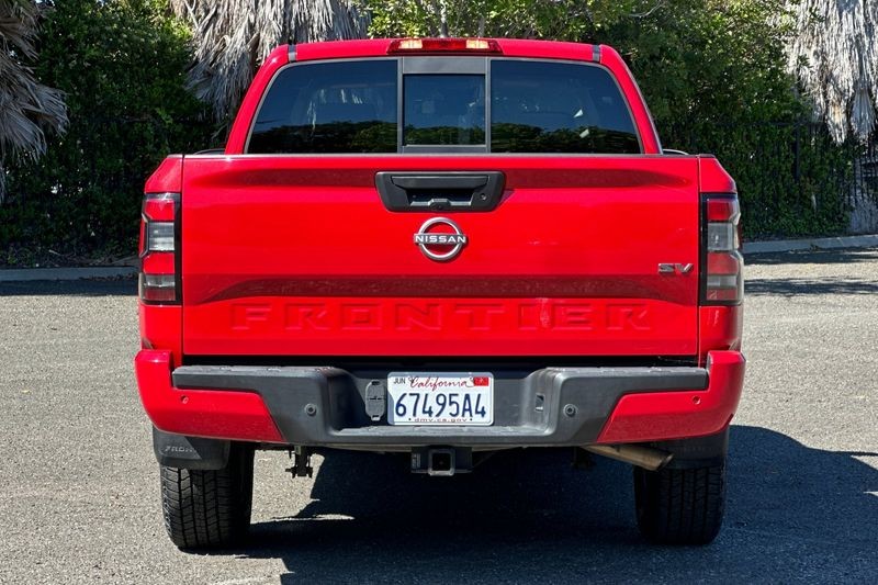 Nissan Frontier Vehicle Full-screen Gallery Image 04