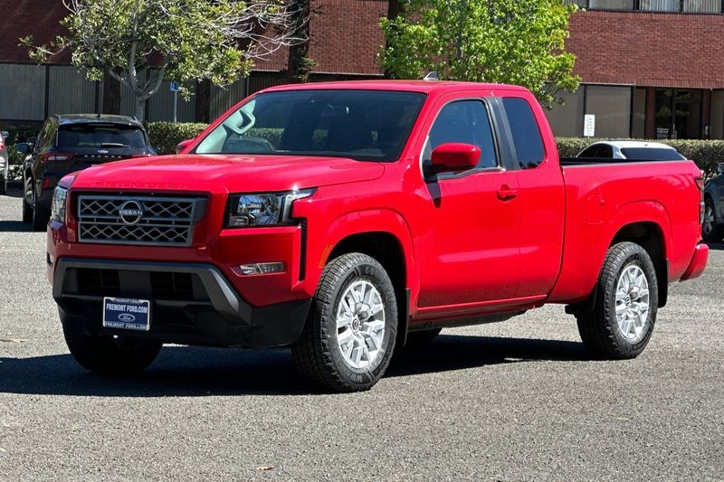 Nissan Frontier Vehicle Full-screen Gallery Image 07