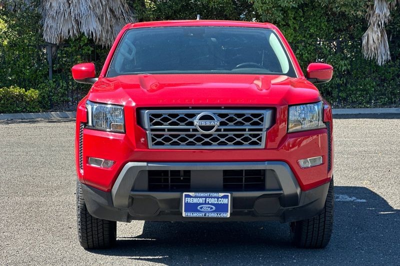 Nissan Frontier Vehicle Full-screen Gallery Image 08