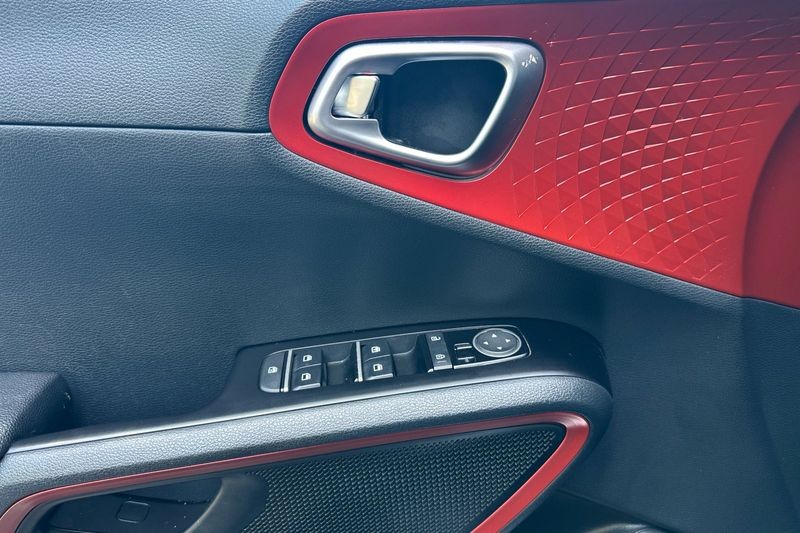 Kia Soul Vehicle Full-screen Gallery Image 10