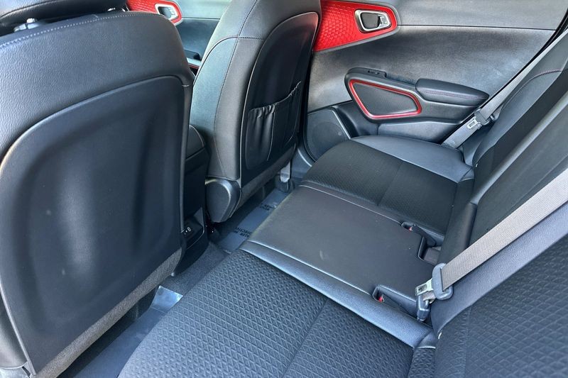 Kia Soul Vehicle Full-screen Gallery Image 13